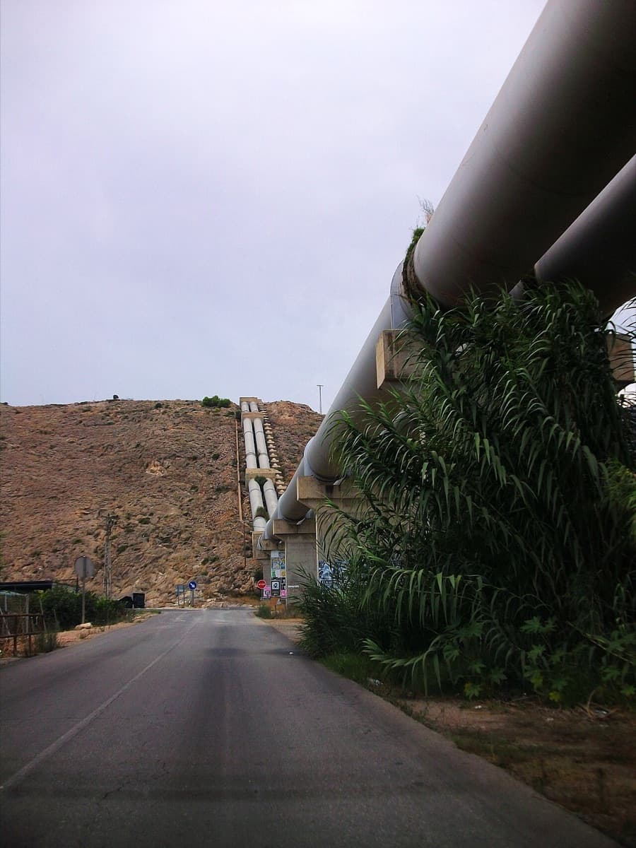Tuberías del postrasvase Tajo-Segura, que lleva agua de riego al sureste