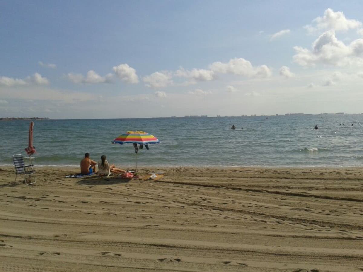 «El mar que une»: Los Alcázares mejora los puntos accesibles de cuatro de sus playas