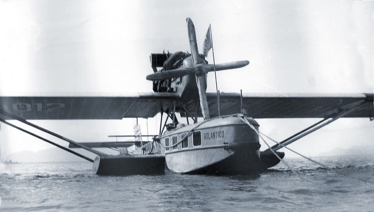 Un hidroavión Dornier Wal posado en el agua, como los de la base de Los Alcázares en los años treinta