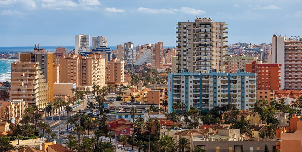La Manga no cierra en septiembre: ahora se casa