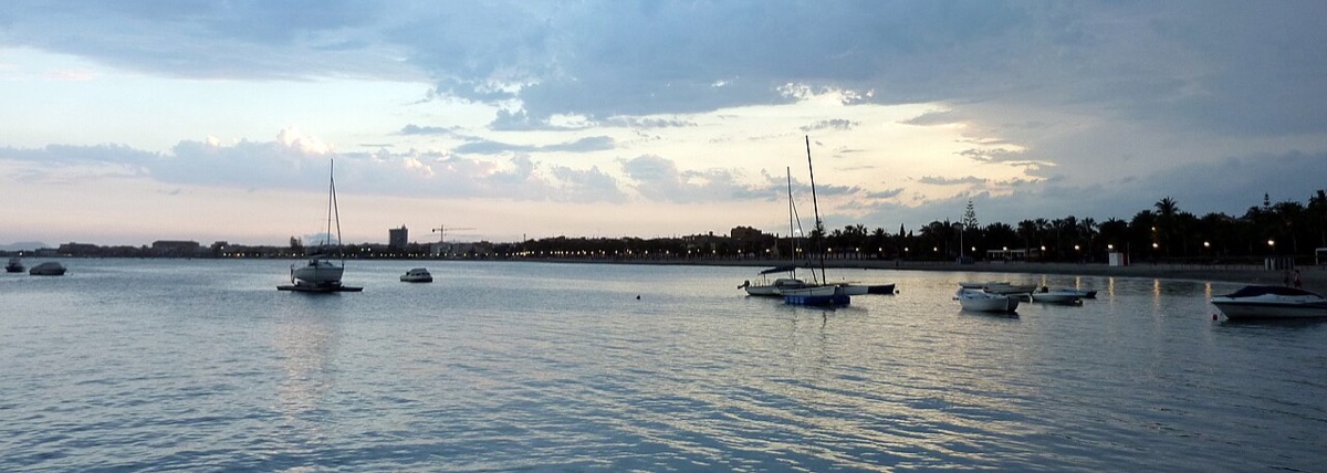 Diez runners completan la vuelta al Mar Menor junto a 'Achanki'