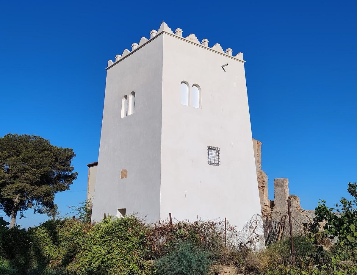 El vigía blanco recupera el lustre: rehabilitan la Torre del Negro
